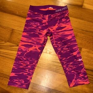 Nike Dri-Fit Ankle Leggings - Size M